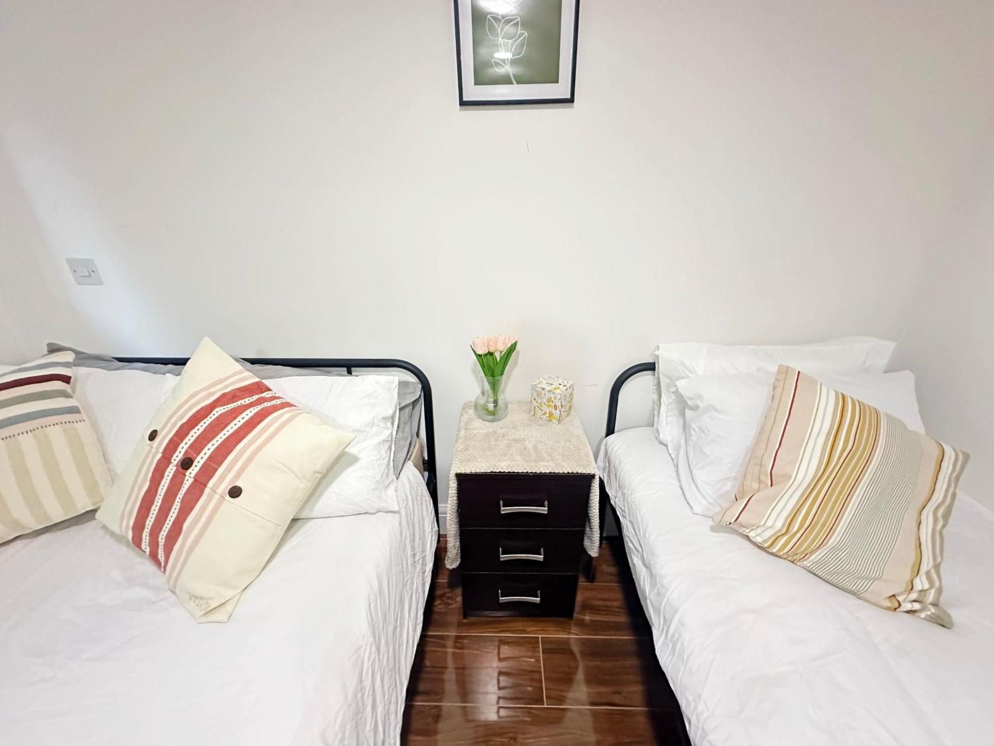 Juniper Alexandra Palace Serviced Apartments, By Edens Apartment *