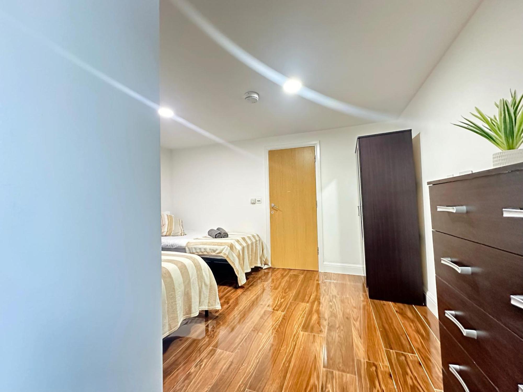 Apartment Juniper Alexandra Palace Serviced Apartments, By Edens London