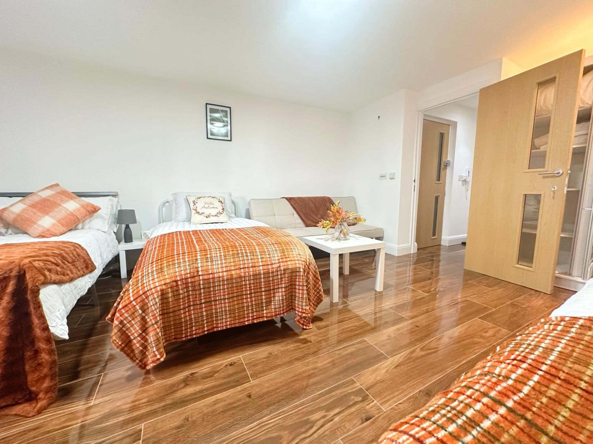 Juniper Alexandra Palace Serviced Apartments, By Edens Apartment *