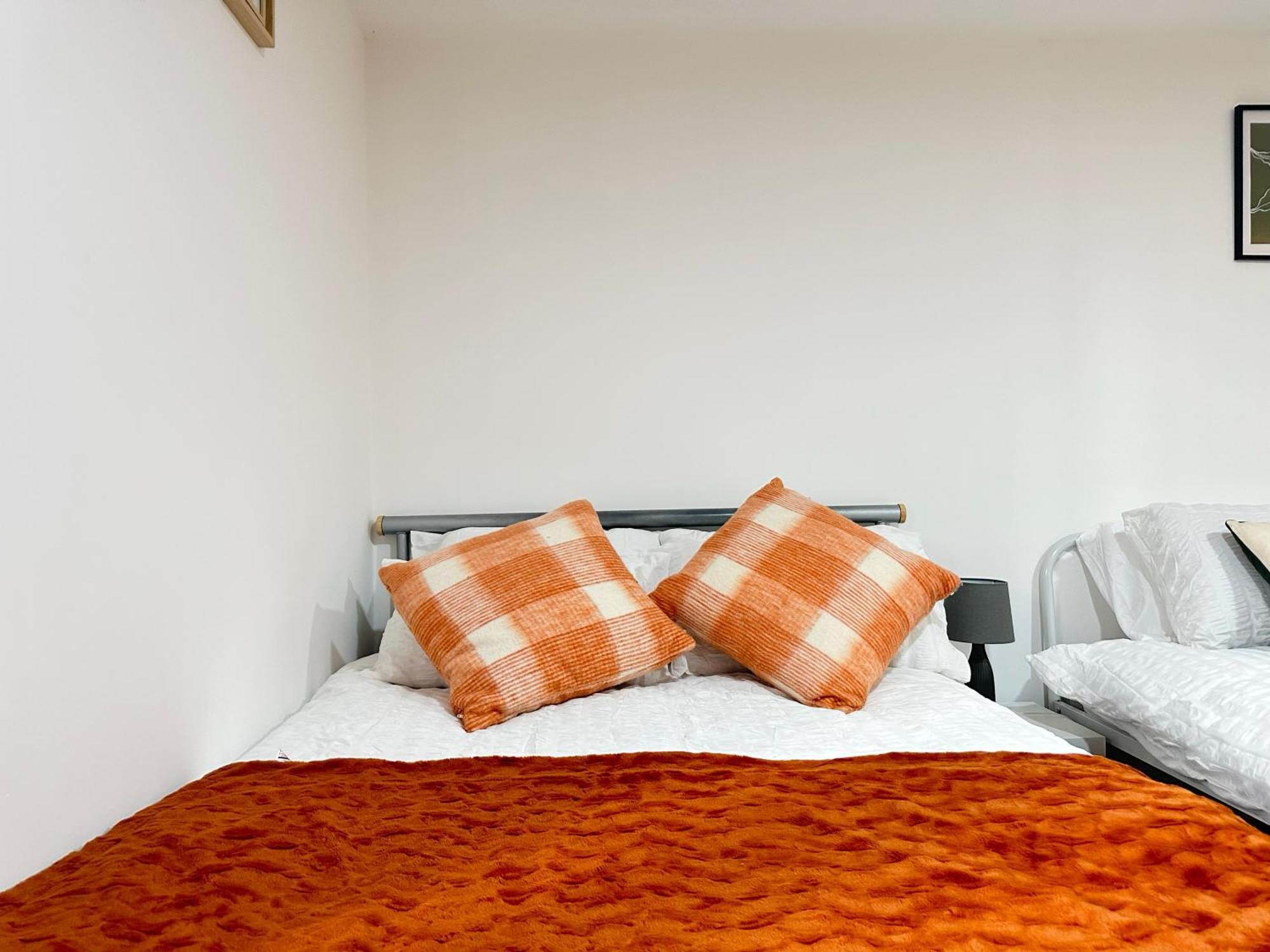 Apartment Juniper Alexandra Palace Serviced Apartments, By Edens London